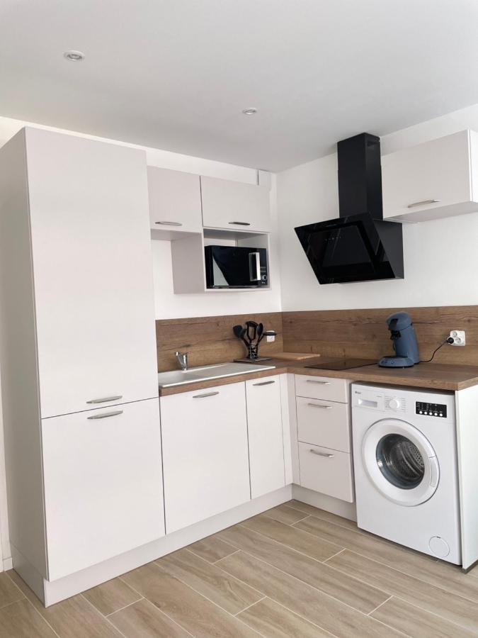 Apartment Idealement Situe, Vue & Parking Privee Gratuit