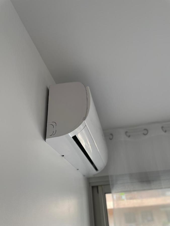 Apartment Idealement Situe, Vue & Parking Privee Gratuit