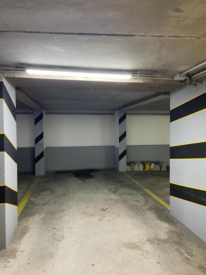 Apartment Idealement Situe, Vue & Parking Privee Gratuit